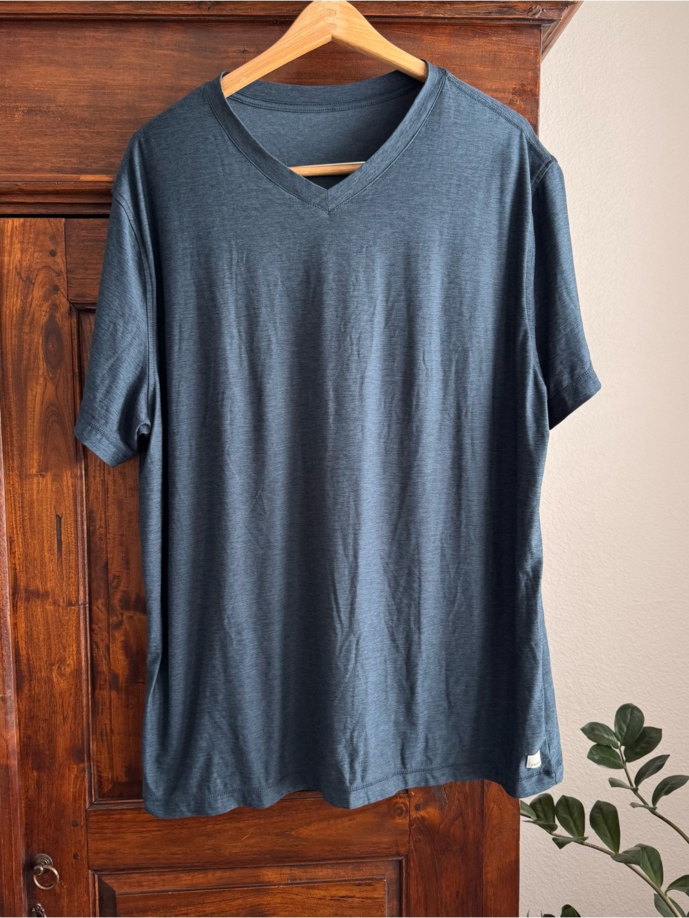 Vuori V-Neck Tee XXL